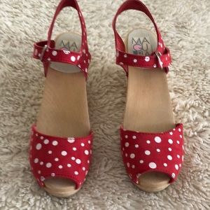 Maguba Spot On ~ wooden wedge clog sandal ~ 6.5/37